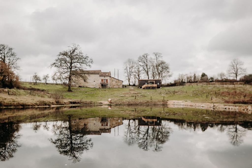 La Ferme Du Pont De Maumy, Cabane Au Bord De L'Etang Et Bain Nordique Busserolles Екстериор снимка