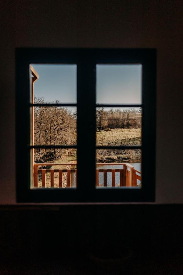 La Ferme Du Pont De Maumy, Cabane Au Bord De L'Etang Et Bain Nordique Busserolles Екстериор снимка