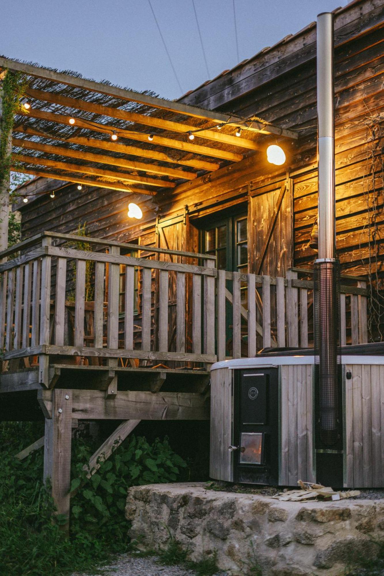 La Ferme Du Pont De Maumy, Cabane Au Bord De L'Etang Et Bain Nordique Busserolles Екстериор снимка